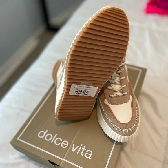 Dolce Vita Daley Sneaker - Picture 9 of 11